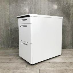 【収納量アップでデスクワークが充実！書類や備品の管理にオススメ！】■コクヨ（KOKUYO）製　isシリーズ　3段脇机　■シリンダー錠　■ホワイト【2602】弊社使用欄【A01060656】
