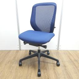 オカムラ製　シルフィー（Sylphy）　ミディアムブルー　ブラックフレーム　肘無し　ローバック　背面メッシュ　前傾機能チェアの代名詞！　大人気シルフィーチェア！　肘無しローバックチェア！！