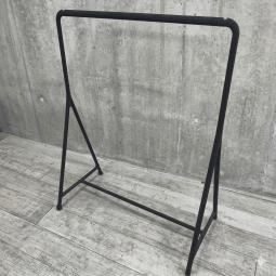 【コート類をまとめて掛けられる、幅広なコートハンガー入荷！】その他メーカーコートハンガー　■色：ブラック】　【2602】弊社使用欄【A01061125】