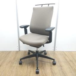 ★コクヨ製　ウィザード3　グレー　肘付き　ハイバック　アジャスタブル※可動肘　ランバーサポート付　コートハンガー付　スタッフ一押し！　満足度の高いチェア！　納得の座り心地！　魔法のように売れ続けている定番のオフィスチェア！　肘付きハイバックチェア！！