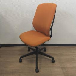 【前傾チルト機能付き！オカムラ製品で最も人気を集める高機能メッシュチェア！】■オカムラ(okamura)製　シルフィー(Sylphy)チェア　肘無ハイバック　■背面メッシュ　■オレンジ　【2601】弊社使用欄【A01054273】