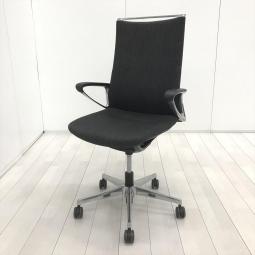 【スタイリッシュさが人気のオフィスチェア！インナーメッシュ構造による優しく包み込む座り心地！】■オカムラ（okamura）製　モード（mode）チェア　肘付　ハイバック ■サークル肘　■ダークグレー