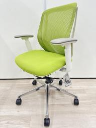 【在庫入替セール】■オカムラ(okamura)製　シルフィー(Sylphy)　肘付ローバック　■背面メッシュバック　■可動肘　■ライムグリーン×ホワイトシェル【A01044069】