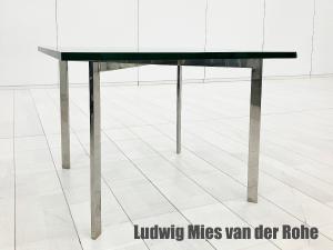 バルセロナ ガラスセンターテーブル　リプロダクト品　ミース・ファン・デル・ローエ