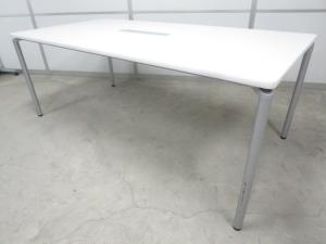 4～6名用！【パソコンを使用するオンライン会議にもオススメ！】■生興(SEIKO) 　CRシリーズ　ミーティングテーブル　配線ボックス付　W1800×D900×H700mm　ホワイト　※脚にキズあり