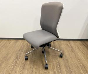 【在庫入替セール】■ウチダ(UCHIDA)製　エルフィチェア　肘無　ハイバック　■グレー　※コートハンガー外し跡のある商品のため特価！【A01047591】