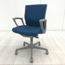 【基本性能を向上させたワンランク上のスタンダードモデル！長時間のデスクワークもランバーが快適にサポート！】■オカムラ（okamura）製　エスクード（ESCUDO）チェア　肘付き　ローバック　■サークル肘