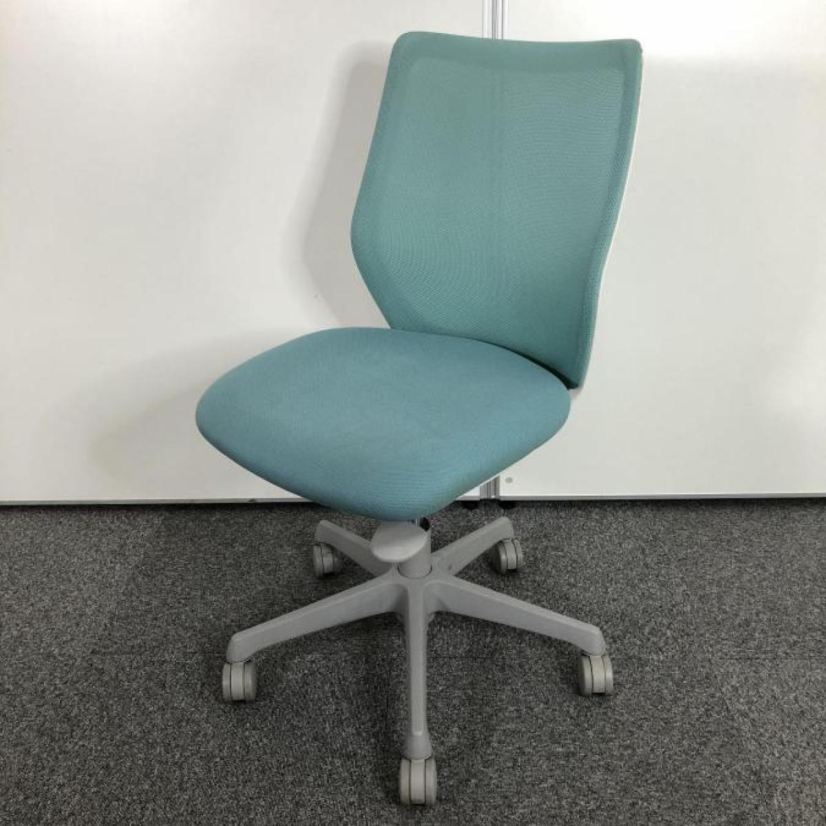 【コンパクトなサイズ感！腰への負担を減らすS字形状！】■オカムラ（okamura）製　CG-Mチェア　肘無し　ローバック　背面メッシュ　■セージ ×ホワイト
                        CG-M メッシュ
                                    中古
            