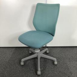 【コンパクトなサイズ感！腰への負担を減らすS字形状！】■オカムラ（okamura）製　CG-Mチェア　肘無し　ローバック　背面メッシュ　■セージ ×ホワイト