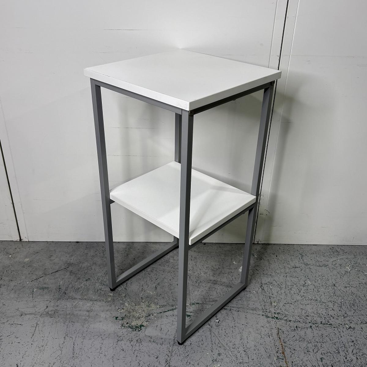★ホワイト　W350xD350xH730サイズ　シンプルだから、どんな空間にもちょうどいい！　省スペースで使える2段サイドテーブル！　プリンター台・電話台！！
                        その他シリーズ
                                    中古
            