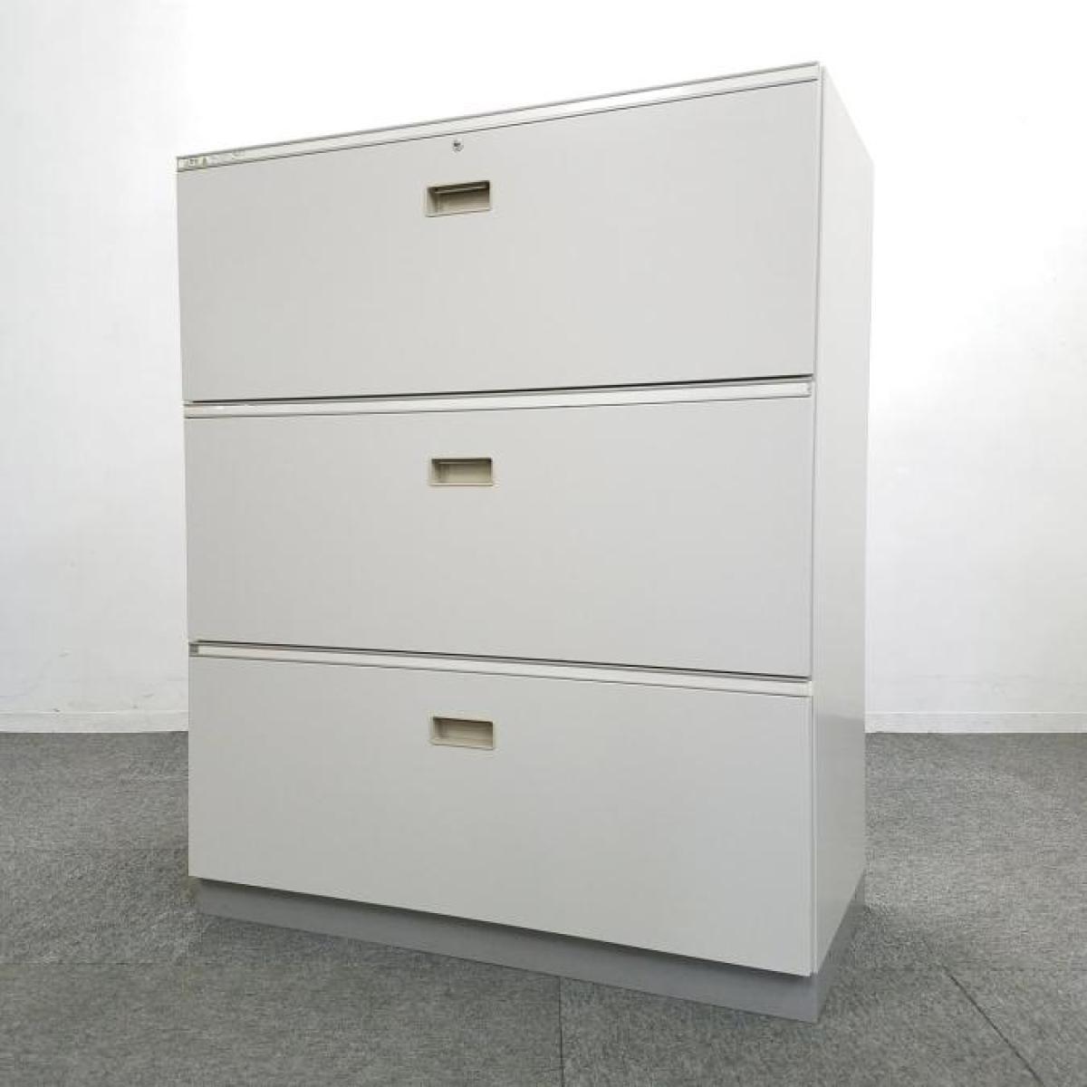 【倉庫在庫品】【在庫入替セール】【A4ファイルも沢山収納可能！人気の３段引き出し式キャビネット！】■イトーキ（ITOKI）製　シンライン（THIN LINE）　3段ラテラル書庫　ローキャビネット　■天板/ベース付き　■シリンダー錠　鍵付き書庫　オフィスバスターズ　東大阪店【T4】
                        シンライン
                                    中古
            