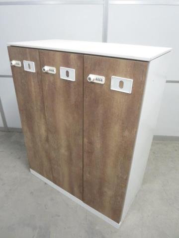 【高品質な木目デザイン!】■オカムラ製 3人用ロッカー ダイヤル錠仕様 ロータイプ