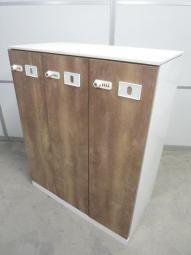 【高品質な木目デザイン！】■オカムラ製　3人用ロッカー　ダイヤル錠仕様　ロータイプ