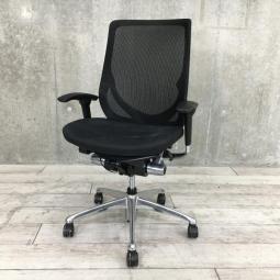 【人間工学に基づいた快適な座り心地！体の動きを自然にサポート！】 ■オカムラ(okamura)製　ゼファー(Zephyr)チェア　ハイバック　肘付　■背面メッシュ　■可動肘　■ブラック