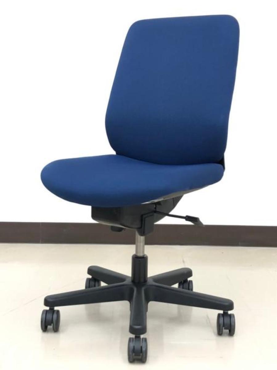 【ロット入荷】【コスパの良いワーキングチェア！】■イトーキ製　トルテＲチェア　ネイビーブルー　　人気　定番　国内メーカー
                        トルテチェア
                                    中古
            