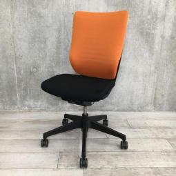 【操作レスで快適な座り心地を実現する定番チェア！】■イトーキ（ITOKI）製　エピオス（epios）チェア　肘無　ハイバック　■アンバーオレンジ ×ブラック【2603】弊社使用欄【A01067150】