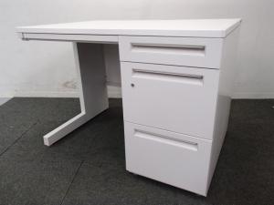 【在庫入替セール品】【ちょうどいい幅1000㎜の片袖デスク】【高さ700mm】UCHIDAの人気デスクシリーズ！【大きな配線口が便利！】
[ウチダ（UCHIDA）スカエナシリーズ　片袖机　配線Ktype　ホワイト　幅1000㎜]【T4】
