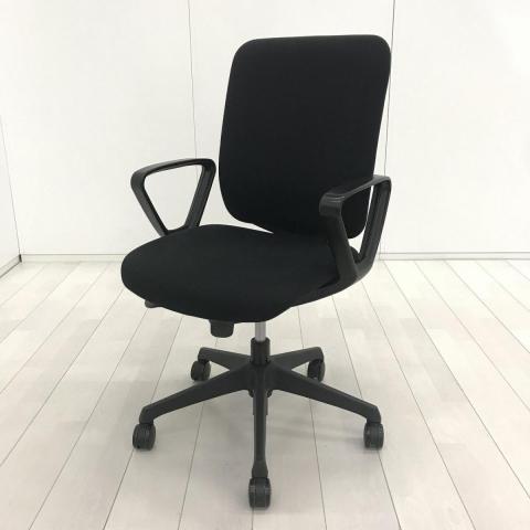 【584392】【ふっくらクッションが心地よい!コスパの良いワーキングチェア!】■オカムラ(okamura)製 CG-Rチェア 肘付ハイバック クッションタイプ ■サークル肘 ■ブラック ※キズ・張地穴あき有 オフィスバスターズ 水戸サテライト 大子町 北茨城市 高萩市 日立市 常陸太田市 常陸大宮市 那珂市 東海村 ひたちなか市 城里町 水戸市 笠間市 茨城町 大洗町 小美玉市