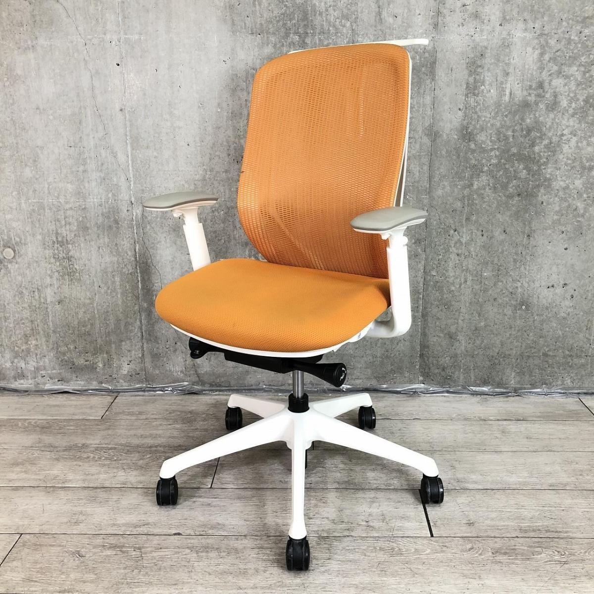 【前傾チルト機能付き】【オカムラ製品で最も人気を集める高機能メッシュチェア！】■オカムラ(okamura)製　シルフィ(Sylphy)チェア　肘付き　ハイバック　背面メッシュ　■可動肘・ハンガー付き　■オレンジ×ホワイトシェル
                        シルフィーメッシュ
                                    中古
            