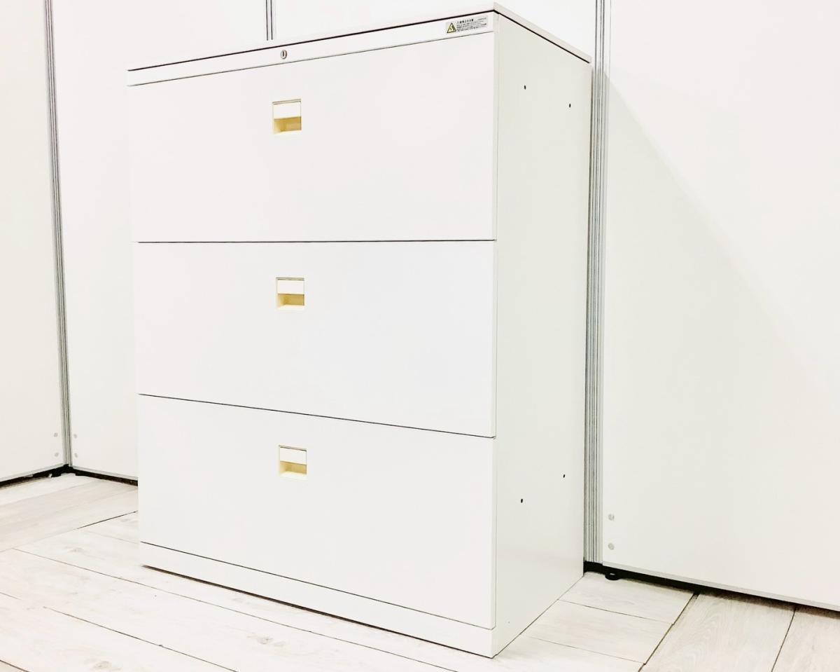 オカムラ製の３段ラテラル書庫【3Sシリーズ/ホワイト天板※日焼け有※】が入荷しました！　＊良品を格安で！「オフィスバスターズ福岡南店」は、福岡を拠点として、全国へ中古オフィス用品・オフィス家具を提供しております。
                        3S 書庫
                                    中古
            