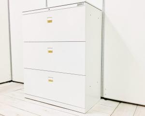 オカムラ製の３段ラテラル書庫【3Sシリーズ/ホワイト天板※日焼け有※】が入荷しました！　＊良品を格安で！「オフィスバスターズ福岡南店」は、福岡を拠点として、全国へ中古オフィス用品・オフィス家具を提供しております。