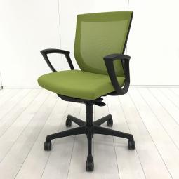 【基本性能を向上させたワンランク上のスタンダードモデル！長時間のデスクワークもランバーが快適にサポート！】■オカムラ（okamura）製　エスクード（ESCUDO）チェア　肘付き　ローバック　背面メッシュ　■サークル肘　■イエローグリーン