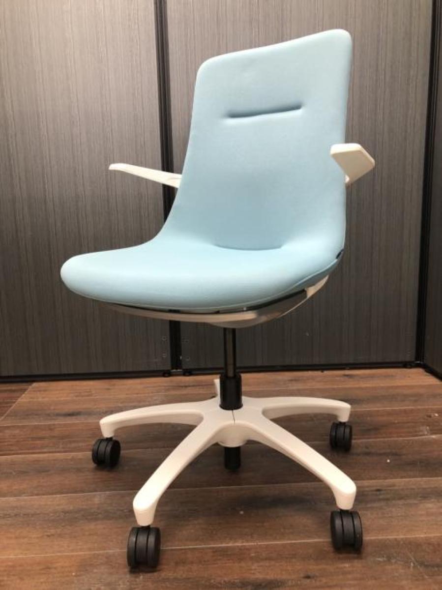 【在庫入れ替え】可愛らしいフォルム！　　■イトーキ　モーブ　ライトブルー　固定肘
                        モーブ
                                    中古
            