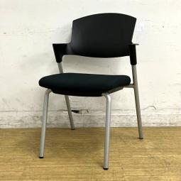 コクヨ　プロッティ（Protty）　定番のスタッキングチェア　座面：ブラック　背面：樹脂ブラック　キャスター無し【愛知・名古屋・豊田・静岡・浜松】