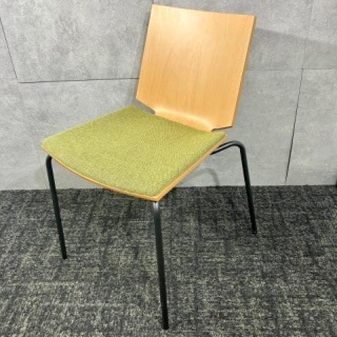 【中古】Hazel  ウチダ（UCHIDA) スタッキングチェア