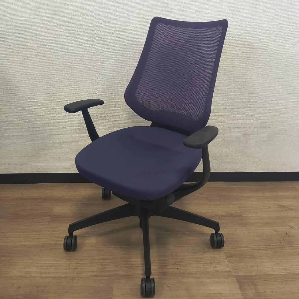 各色大量入荷/話題のチェア/おすすめ　コクヨ(KOKUYO)製　イング(ing)チェア　肘付ハイバック　バーチカルタイプ　■背メッシュ・座面クッション　■固定肘　■ディープパープル　樹脂脚
                        イング バーチカル 樹脂
                                    中古
            