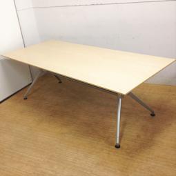 イトーキ　DDシリーズ　ミーティングテーブル　天板：ナチュラル（フェアメープル）　脚：シルバー　W2400×D900のレアサイズ　6名様～8名様にて使用可能