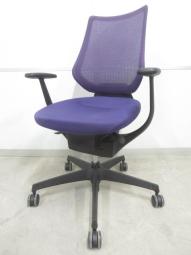 【未体験の座り心地で健康促進！】■コクヨ　イングチェア　肘付　パープル　■シンプルデザインに、いままでなかった機能を搭載！【KOKUYO　ing】★