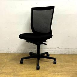 オカムラ　エスクードメッシュタイプ　肘無しハイバックモデル　カラー：ブラック　軽快なメッシュチェアをお求めの方に