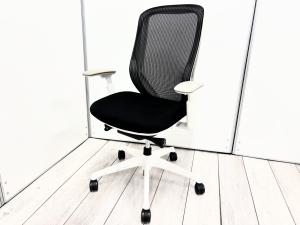 趣味、仕事、万事に備えて！一意専心に助太刀を！前傾チルト機能付き！オカムラ製品で最も人気を集める高機能メッシュチェア！
 ■オカムラ/シルフィー(Sylphy)/ブラック×ホワイトフレーム　ハイバック　※サブリナシリーズの可動肘付！