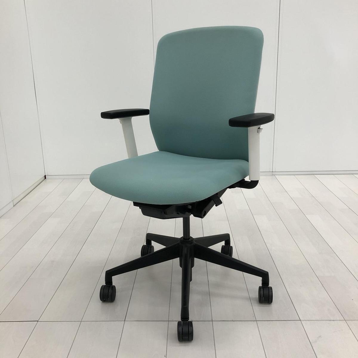 【定価約6万円】【リアルシンクロリクライニング搭載で快適な座り心地！】■ウチダ(UCHIDA)製　クレネ(KRENE)チェア　肘付ミドルバック　クッションタイプ　■可動肘　■アクアブルー×ホワイトシェル×ブラック脚
                        クレネ
                                    中古
            