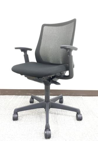 【中古】フルーエントチェア  オカムラ（okamura） 肘付ローバックチェア