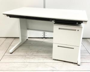 【カギ作成可能！】【人気のホワイトカラーの平机＋ワゴンセットが大量入荷！　定番の幅1200㎜サイズ！起業・移転・増員におすすめ！】■コクヨ（KOKUYO）製　アイエス（iS）シリーズ　平机＋ワゴンセット(片袖机)　引き出し付き　W1200×D700㎜　■ホワイト　※ワゴンは在庫状況によってシリーズが変動致します。