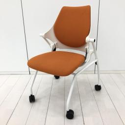 【在庫入替セール品！（本在庫限定価格）】疲れにくく快適な座り心地を追求！平行スタックで省スペース！■イトーキ（ITOKI）製　イプサシリーズ　ネスティングチェア　ミーティングチェア　■キャスター付　■色：オレンジ　ホワイト【弊社使用欄：A01046367】【HU】