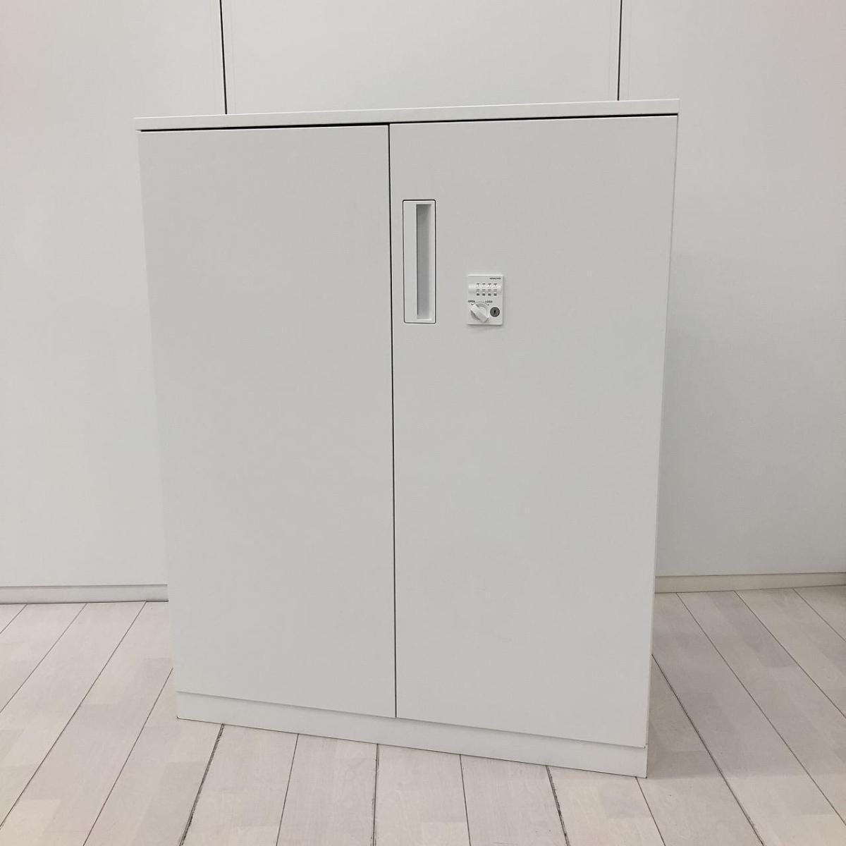 【収納物がひとめで分かる両開き戸！カギの持ち歩き不要なダイヤル錠タイプ！】■コクヨ(KOKUYO)製　エディア(EDIA)シリーズ　両開き書庫　ローキャビネット　H1120㎜　■天板付き　■ホワイト　■ダイヤル錠
                        エディア
                                    中古
            