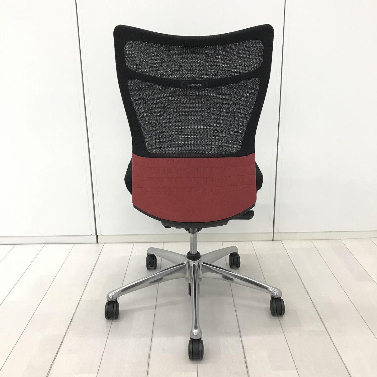 【在庫入替セール品！（本在庫限定価格）】【座り心地GOOD！】【人間工学に基づいた快適な座り心地！背あてのしなやかな曲線が背中にフィット！】■オカムラ(okamura)製　フィーゴメッシュ(feego)　肘無しハイバック　■背面メッシュ　■レッド×ブラック【弊社使用欄：A01042234】【HU】
                        フィーゴメッシュチェア
                                    中古
            