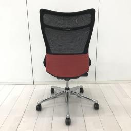 【在庫入替セール品！（本在庫限定価格）】【座り心地GOOD！】【人間工学に基づいた快適な座り心地！背あてのしなやかな曲線が背中にフィット！】■オカムラ(okamura)製　フィーゴメッシュ(feego)　肘無しハイバック　■背面メッシュ　■レッド×ブラック【弊社使用欄：A01042234】【HU】