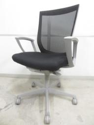 【ワンランク上スタンダードモデル！】■オカムラ　エスクードメッシュチェア　肘付　ブラック　ハイバック　■長時間のデスクワークを快適にサポート！★