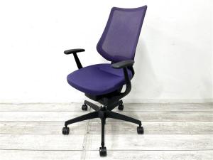 【定価約16万円】【イスとひとつになれる新感覚！360°揺れて体を自由に動かせる「グライディング・メカ」搭載！】■コクヨ（KOKUYO）製　イング（ing）チェア　肘付ハイバック　背面メッシュタイプ　■固定肘　■パープル×ブラックシェル