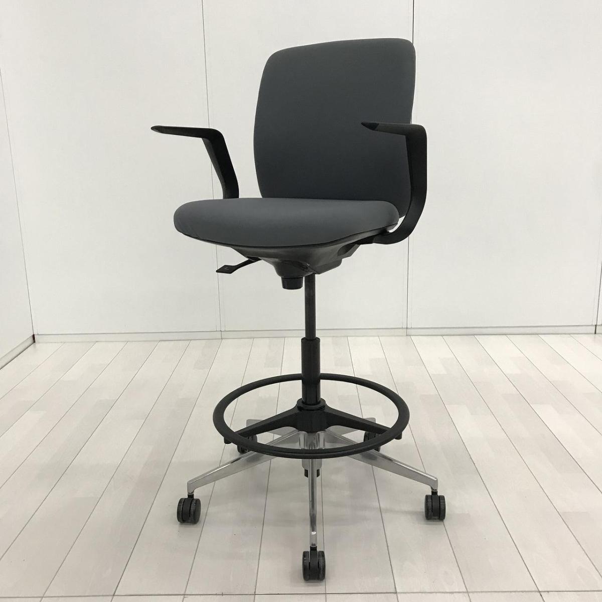 【立ち作業も、座り作業も。現場を選ばないハイポジションチェア！】■ウチダ（UCHIDA）製　カリッサ（CARISSA）シリーズ　ハイチェア　カウンターチェア　■肘付き・足掛けリング付　■キャスタータイプ　■グレー　【弊社使用欄：A01069764】
                        カリッサ
                                    中古
            