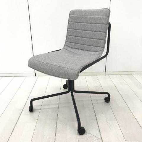 【中古】offset frame XYS-C0FE6K9C2 コクヨ（KOKUYO） スタッキングチェア