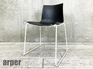 【585914】ARPER/アルペール　Catifa / カティファ 46 スタッキングチェア 　ブラック　アクタス　オフィスバスターズ　水戸サテライト　大子町　北茨城市　高萩市　日立市　常陸太田市　常陸大宮市　那珂市　東海村　ひたちなか市　城里町 水戸市　笠間市　茨城町　大洗町　小美玉市