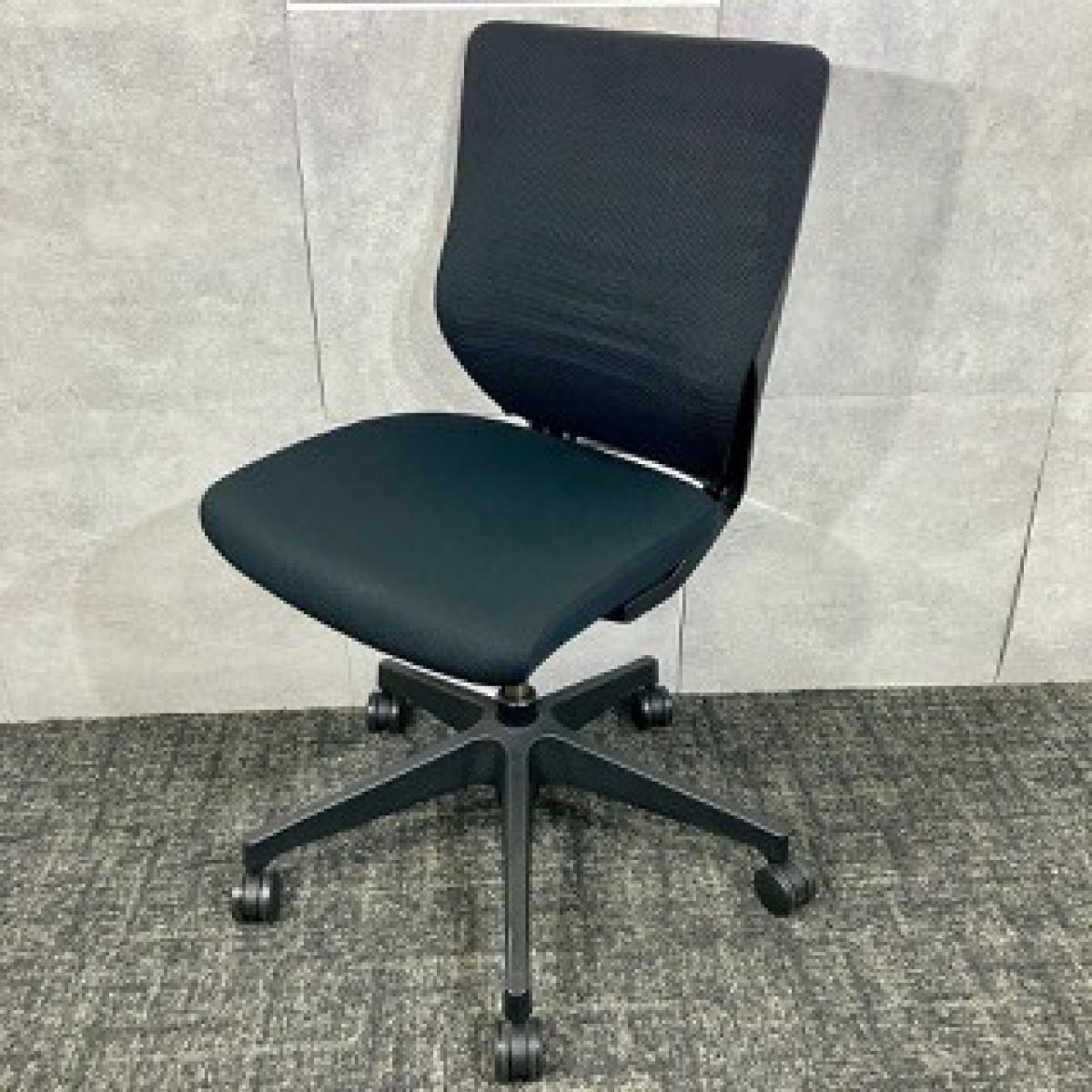 イトーキ製の人気オフィスチェア(事務椅子)【エピオス/ブック】が入荷しました！　　《オフィスバスターズ福岡博多店は、福岡を拠点として、日本全国へ中古オフィス用品・オフィス家具を提供しております》
                        エピオスチェア
                                    中古
            