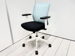 ローコストながら使い勝手抜群、シンプルフォルムのOAチェア！大人気背面メッシュチェアが入荷！ 
■内田洋行/カリッサ (CARISSA/背：アクアブルー　座：ブラック　フレーム：ホワイト　可動肘付