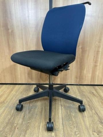 【中古】フルゴ  イトーキ（ITOKI） 肘無ローバックチェア