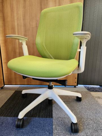 【中古】シルフィーメッシュ  オカムラ（okamura） 肘付ハイバックチェア